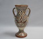 SAFI - MAROC
Vase à anses reposant sur un piédouche, à...