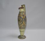 DE VERCLOS à NABEUL
Vase Chianti en faïence émaillée
H.: 42 cm...
