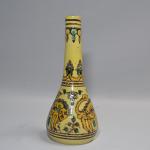 DE VERCLOS à NABEUL
Vase soliflore en faïence émaillée
H.: 22.5 cm