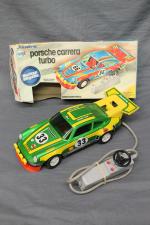 JOUSTRA (France, v.1973) Porsche 911 Carrera filoguidée , plastique et...