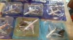 Un ensemble de 30 avions miniatures dont 28 en métal,...
