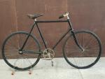 Un vélo H.DUMONTEIL (St Peray, Ardèche), vers 1900 – noir...