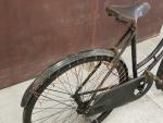 Un vélo mixte – noir – vers 1910 – poignées...