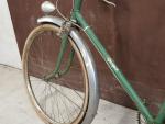 Un vélo PEUGEOT – vert – années 50 – avec...