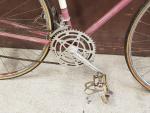 Un vélo de course – mauve – sans marque –...