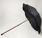 Une ombrelle pliante manche en écaille - époque circa 1900...