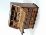 Un meuble miniature Scriban, époque fin XVIIIème - en acajou...
