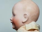 Franz SCHMIDT - un bébé à tête de porcelaine, yeux...