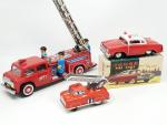 3 jouets pompiers en tôle lithographiée :Chine, camion échelle à...