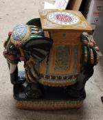 Une sellette en céramique émaillée représentant un éléphant vert de...