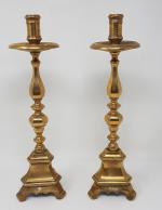Une paire de pique-cierges en bronze - Epoque  XVIIIème...