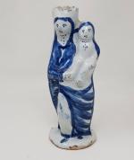 "Vierge à l'Enfant" - statuette en faïence en camaïeu bleu...