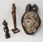 Un masque du Gabon et deux statuettes africaines - époque...