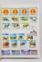 1 petit carton de 6 classeurs de timbres DIVERS