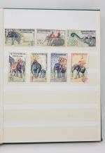1 petit carton de 6 classeurs de timbres DIVERS