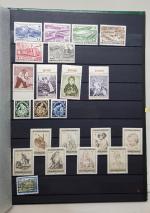 4 classeurs de timbres DIVERS
