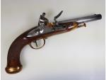 Un pistolet règlementaire d'officier - à silex - modèle 1816...