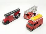 3 véhicules allemands (pompiers) :SIKU PLASTIQUE réf V59 Mercedes Grande...