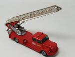 TEKNO réf 445 camion Scania grande échelle de pompiers portant...