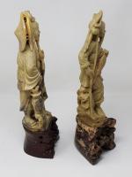 Une paire de statuettes en jadéite - "Les pêcheurs" -...