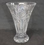 Cristallerie de Lorraine (attribué à) Un vase cornet en cristal...
