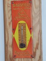 2 Thermomètres publicitaires montés sur planchette moulurée :
FRANCO BELGE Chauffage...