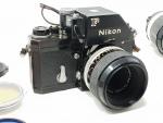 Un appareil photo argentique NIKON "F" n° de série 7094760...