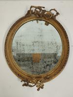 Miroir ovale en bois doré à décor de fleurs -...