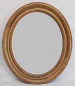 Un miroir ovale en bois mouluré et doré - Epoque...