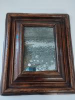 Un miroir huguenot rectangulaire en bois naturel - 53 x...