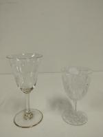 Deux verres de communion en cristal taillé