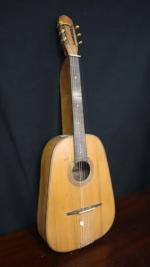 Guitare BUSATA type hawaïenne  - 97 cm - (caisse fendue)