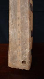 Harpe Ngombi - L.71 cm - (peau accidentée)