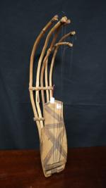 Pluriarc en bois gravé - Congo - 61 cm