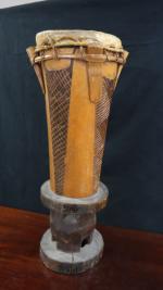 Tambour en bois gravé - Afrique - 88 cm - (fissures)