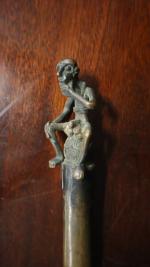 Olifant en bronze patiné à décor de personnage - Afrique...
