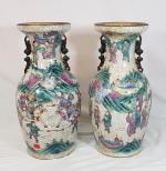 Une paire de vases en grès à décor polychrome de...