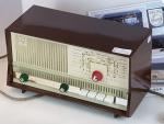 Un poste de radio PHILIPS modèle B2F90A 1960 - dimensions...