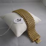 Bracelet large or 18 carats longueur 19cm env largeur 2,5cm...