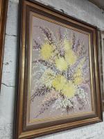 ROY (XXème s.) : Bouquet de fleurs aux chrysanthèmes jaunes,...