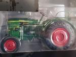 MINICHAMPS, 3 tracteurs agricoles 1/18ème :
Hanomag R28 vert (1953) A.a
Porsche...