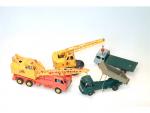 DINKY FRANCE, 4 camions dont : porte-grue Coles, grue ...