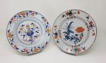 Deux assiettes en porcelaine à décor Imari - Compagnie des...