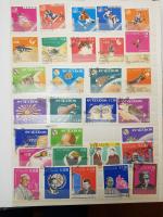 5 classeurs de timbres DIVERS dont quelques FRANCE neufs +...