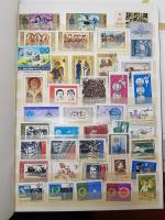 5 classeurs de timbres DIVERS dont quelques FRANCE neufs +...