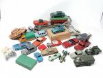 23 véhicules miniatures 1/43ème dont épaves à restaurer et miniatures...