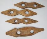 Art populaire - Quatre clés à foin en bois, monogrammées...