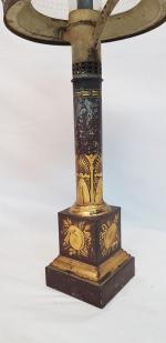 Une lampe Carcel en tôle peinte et dorée - à...
