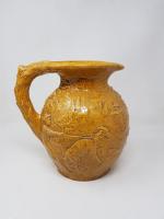 PICHON à Uzès - Un pichet en poterie à décor...