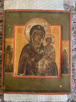 Icône de la Mère de Dieu de Smolensk, flanquée de...